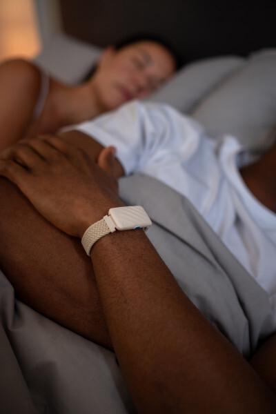 Actual product image Homedics SS-WB100CE-WW, WakeBand, Your Silent Alarm, Cream