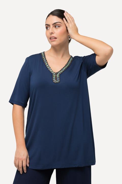 Image du produit Ulla Popken T-shirt à manches courtes, avec perles. Coupe évasée et col tunisien. Silhouette en A évasée. (46, 48)