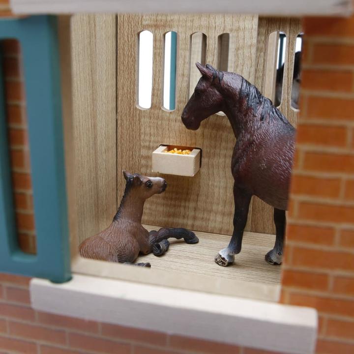 Actual product image Sombo Stable with 7 horse boxes