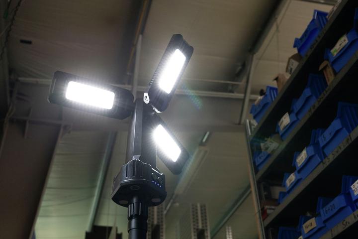 Produktbild Ansmann Arbeitsleuchte Triohead 7000R inkl. Tripod wiederaufladbar (7000 lm)