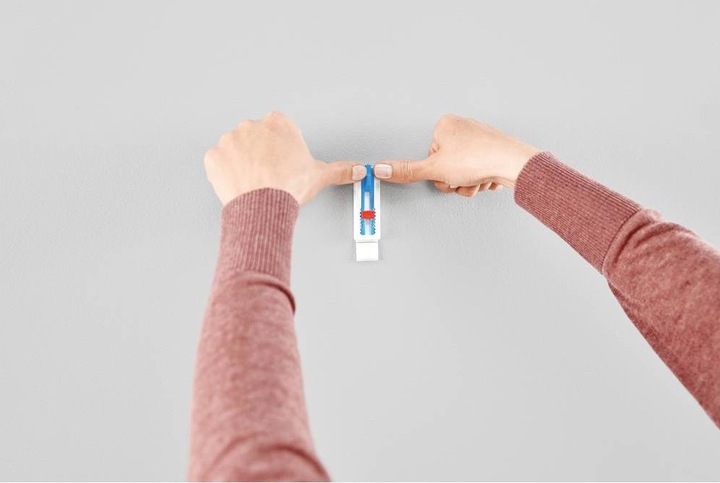 Image du produit tesa Clou adhésif pour papier peint et plâtre, idéal pour les toiles et les châssis