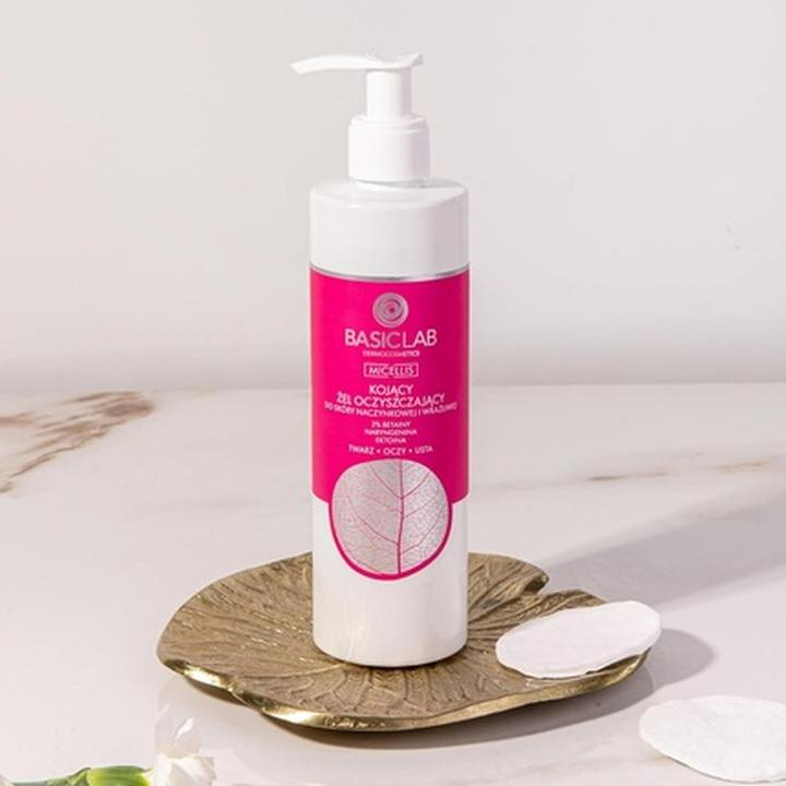 Produktbild BasicLab BASICLAB Micellis kojący żel oczyszczający do skóry naczynkowej 2% Betainy, Naryngenina, Ektoina (Reinigungstücher Gesicht, 300 ml)