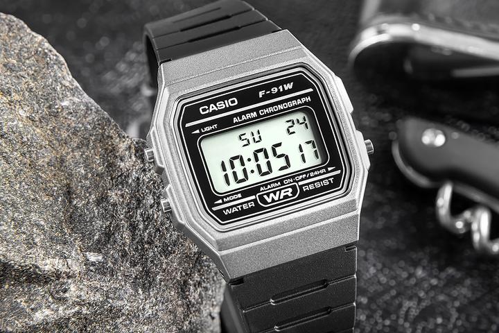Actual product image Casio Retro Vintage - F-91WM-1B (Digital watch, 33 mm)