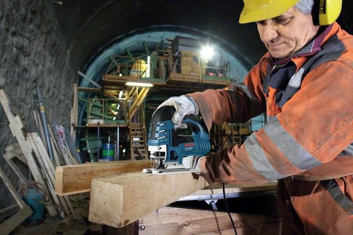 Immagine prodotto Bosch Professional Sega circolare GST 150 a.C., in una valigetta da artigiano