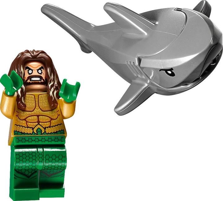 Actual product image LEGO DC Super Heroes Aquaman Attack by Black Manta (76095)