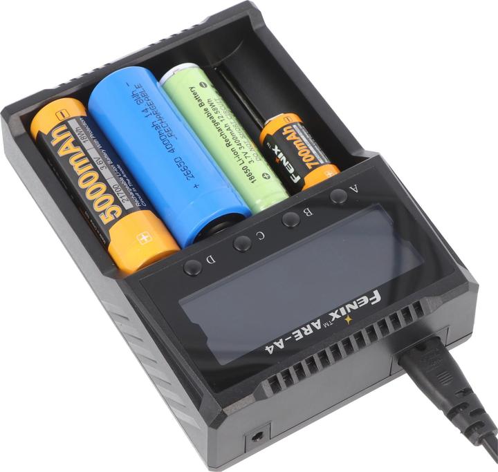 Produktbild Fenix Rundzellen Ladegerät ARE A4 (1 Stk., 10340, 10350, 10440, 10500, 12500, 12650, 13500, 13650, 14500, 14650, 16340, 16650, 17500, 17650, 17670, 18350, 18490, 18500, 18650, 18700, 21700, 22650, 25500, 26500, 26650, Akku)