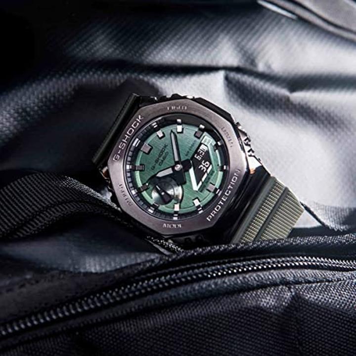 Actual product image G-Shock GM-2100B-3AER (Digital watch, Analogue wristwatch, 44.40 mm)