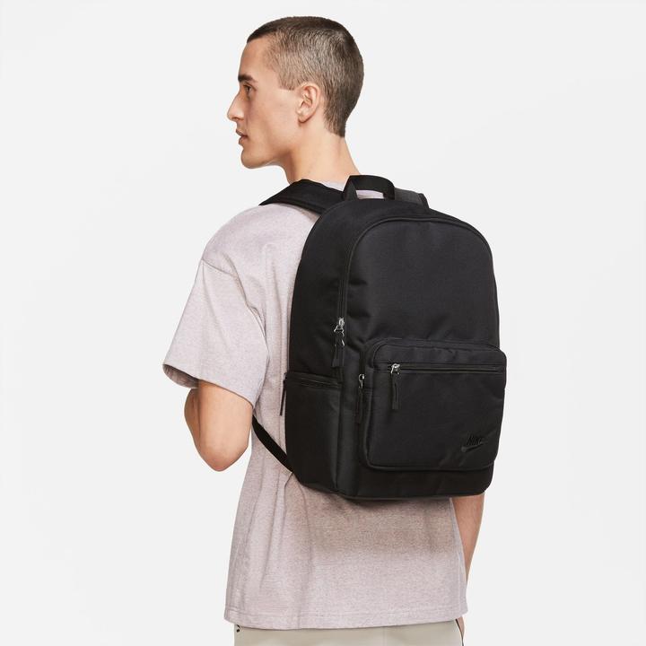 Produktbild Nike Rucksack Heritage Eugene DB3300 010, schwarz (23 l)