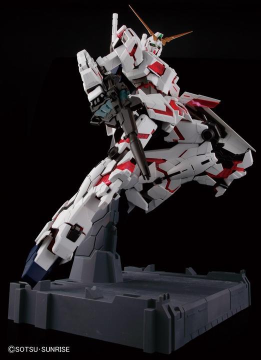 Actual product image Bandai Gundam: Perfect Grade - RX-0 Unicorn