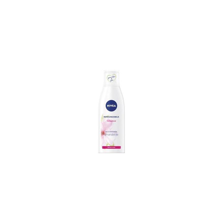 Image du produit NIVEA Essentials Cleansing Milk For Dry/Sensitive Skin (Lait nettoyant)