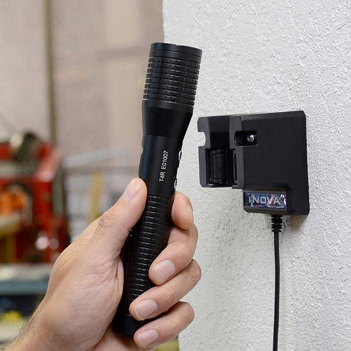 Actual product image Nite Ize Inova T4R Oplaadbare tactische Led zaklamp Zwart + Internationale Stekkers (12.70 cm, 20 lm)
