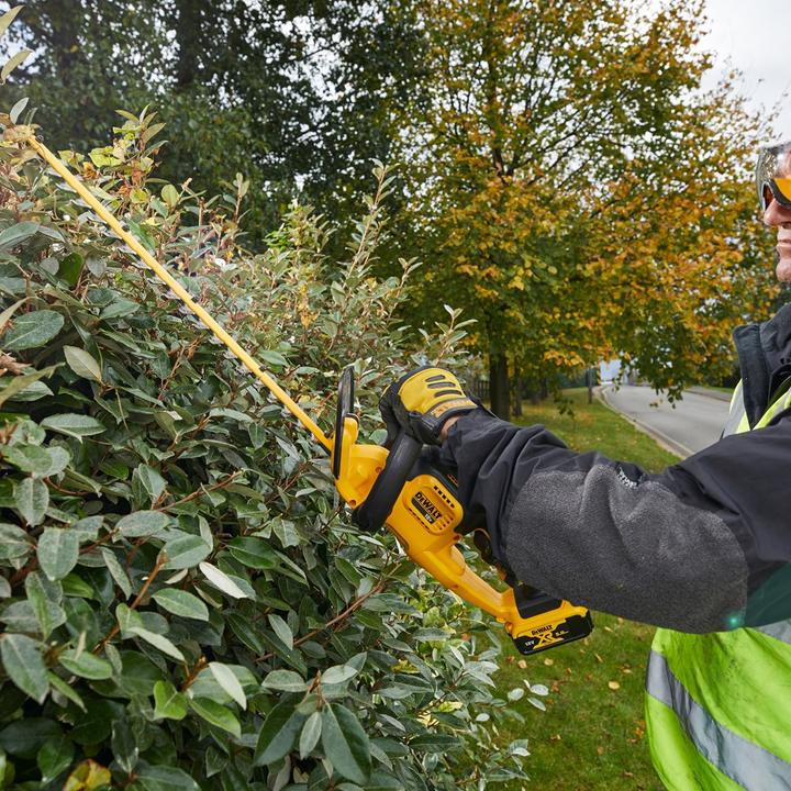 Actual product image DeWalt Cordless hedgecutter (Rechargeable battery operated)