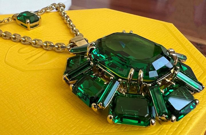 Produktbild Swarovski Millenia Halskette Verschiedene Schliffe Grün Gold (Swarovski Metall, 80 cm)