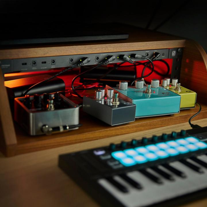Produktbild Palmer Audio WT PB 40 RK - Netzteil mit 8 AusgÃ¤ngen fÃ¼r Rackeinbau