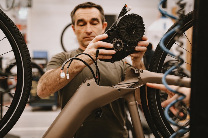 Produktbild Rockrider E-Bike Trekkingrad 28 Zoll E-ACTV 900 Automatikgetriebe tiefer Einstieg - grau