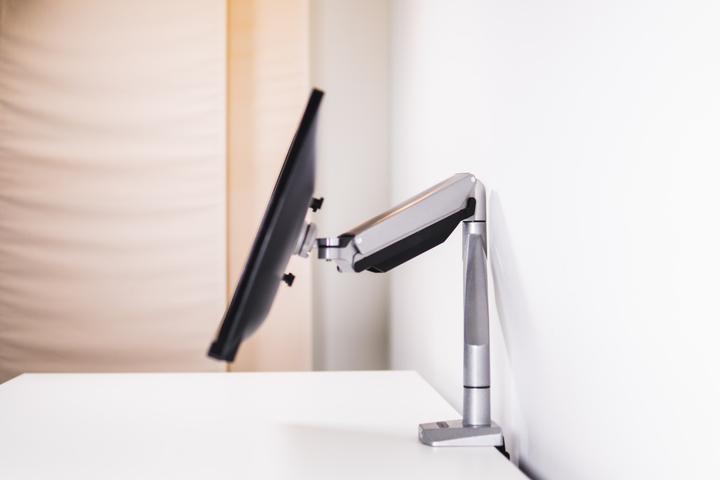 Actual product image Bakker Elkhuizen Smart Office 11 Monitor arm for monitor up to 688 Table clamp or plug-in bolt (Table, 27", 9 kg)