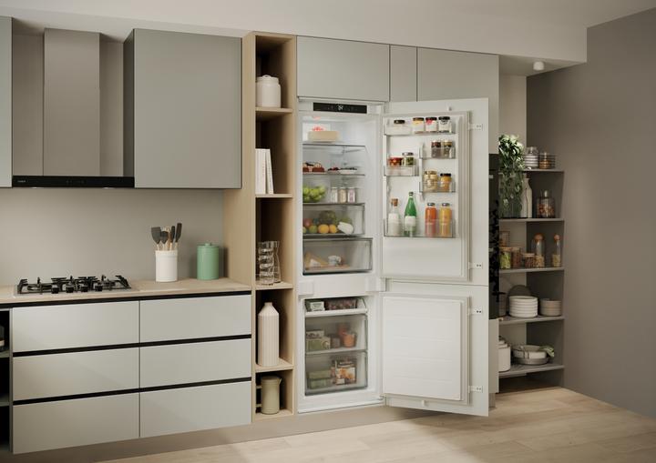 Actual product image Candy CNBQT3518E (251 l)