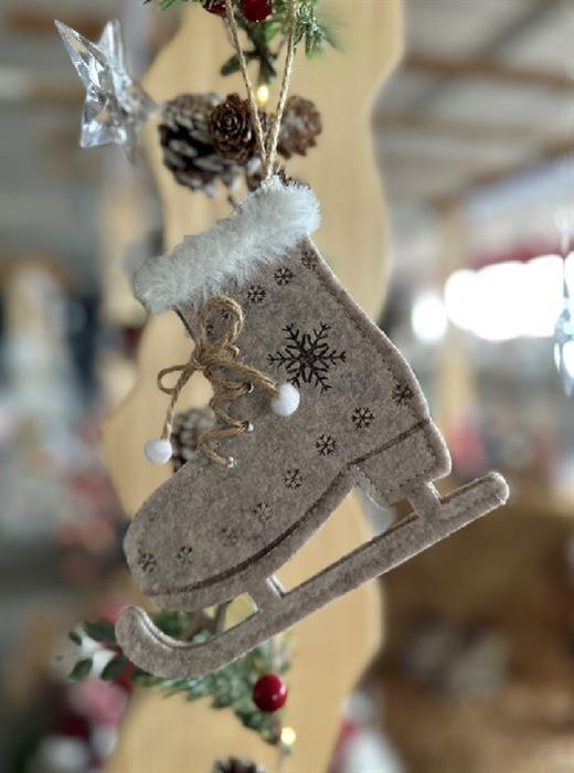 Actual product image GuGus Hanger decoration ice skate Felt with snowflakes decorated, white hem, laces