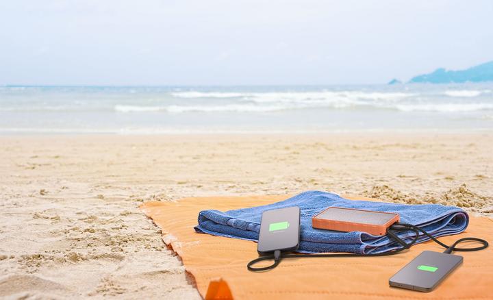 Produktbild Cellularline Solar Power Bank (10000 mAh, 20 W, 37 Wh)