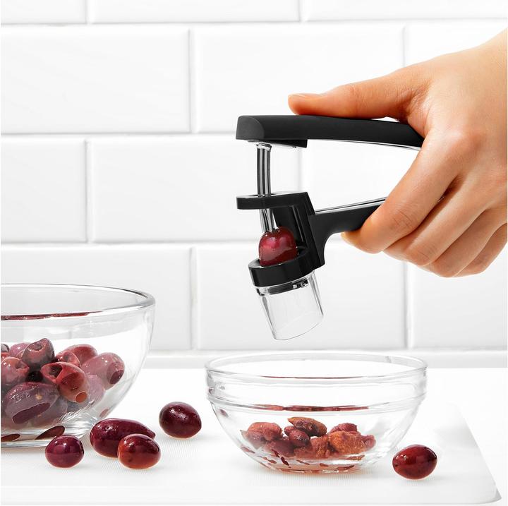 Image du produit OXO Good Grips dénoyauteur de cerises/olives, noir