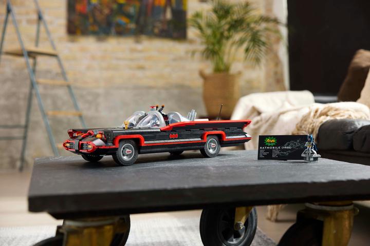 Productafbeelding LEGO Batman™: Batmobile™ van de klassieke tv-serie (76328, LEGO DC, LEGO Zeldzame Sets)