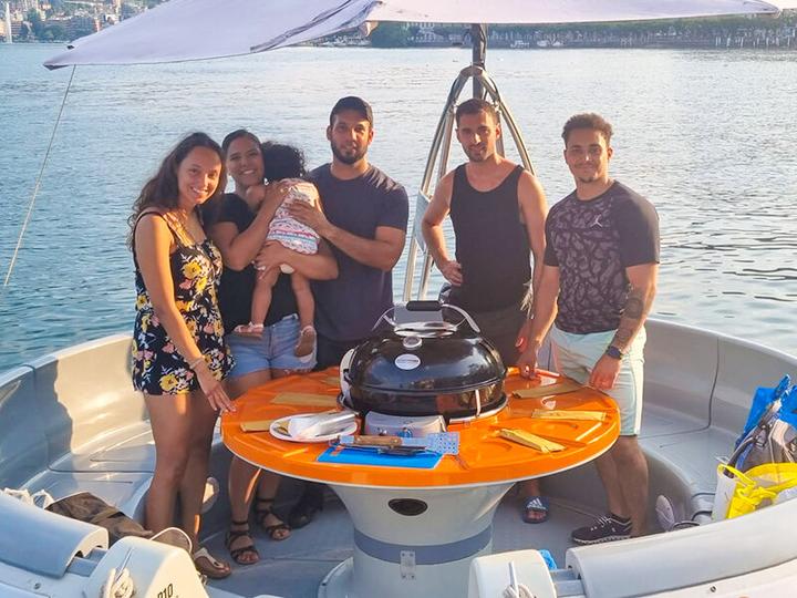 Immagine prodotto Smartbox Indimenticabile esperienza di party boat a Lugano per 2 persone (2 Persone)