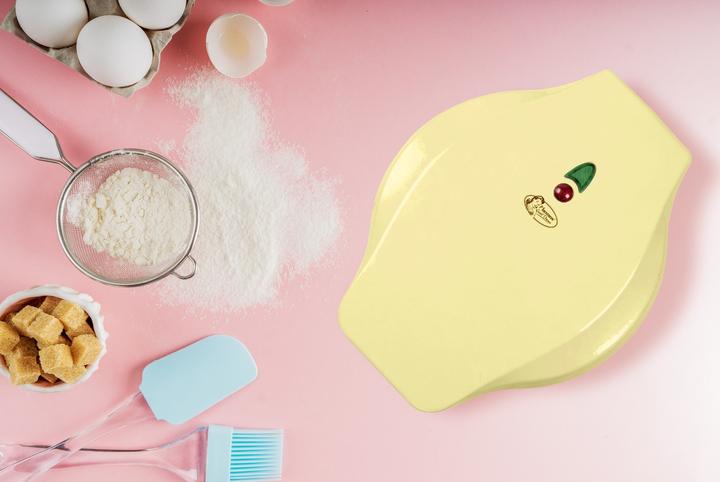 Actual product image Bestron Mini waffle maker yellow
