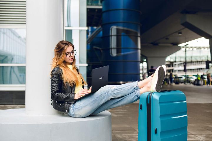 Produktbild ASUS ZenBook 13 UX331UN-EG011T (13.30", Intel Core i5-8250U, 8 GB, 256 GB, CH)