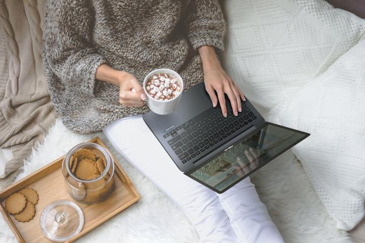Produktbild ASUS ZenBook 13 UX331UN-EG011T (13.30", Intel Core i5-8250U, 8 GB, 256 GB, CH)