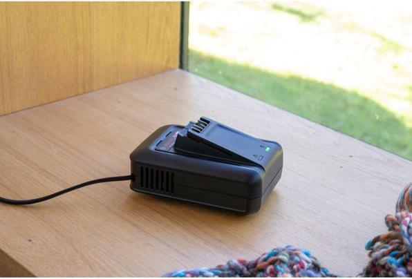 Actual product image Bosch Home & Garden AL 18V-44 charger (18 V)