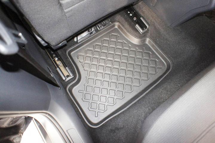 Produktbild Aristar Allwetter Fussmatten für VW Golf 8 Limousine ab 2020 bis heute (Hybrid mHEV) (1 Set à 3 Fussmatten)