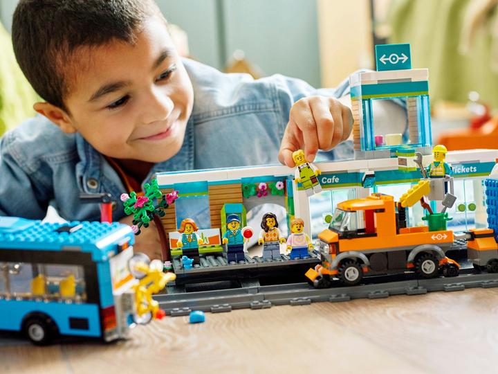 Actual product image LEGO Station (60335, LEGO City)