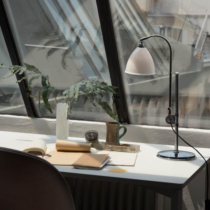 Actual product image Gubi Bl1 Table Lamp table lamp (470 lm, E14)