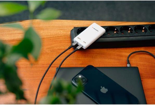 Produktbild Verbatim GaN III Fold 'n' Go Charger 2 Port 65W USB-C white (65 W, 2 Ports)