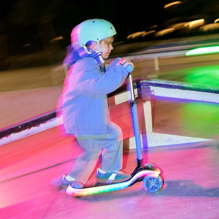 Produktbild KinderKraft Three-wheeled LED scooter blue