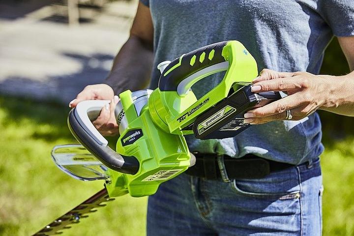 Productafbeelding Greenworks Snoerloze heggenschaar G24HT57, 57 cm (zonder accu en oplader) (Draadloze heggenschaar)