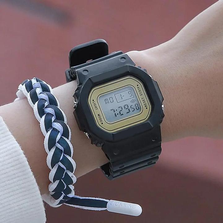 Actual product image Cbx Quadro Sportuhr Digitaluhr mit Silikonarmband Schwarz Gold (44 mm)