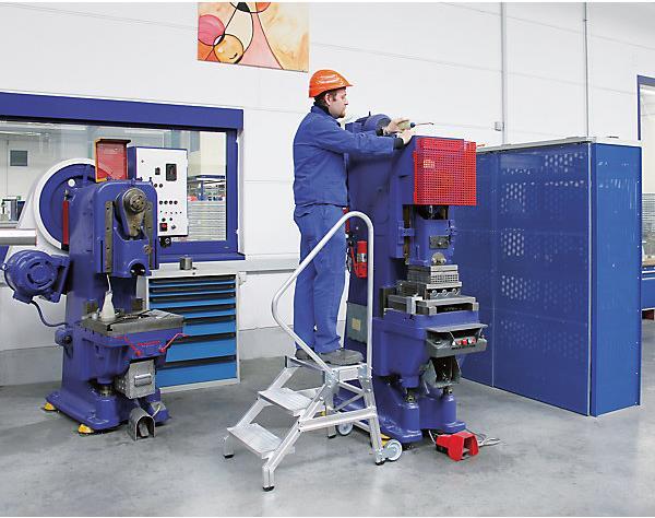 Produktbild eurokraft pro Schwerlast-Montagetritt (Trittleiter, 123 cm)