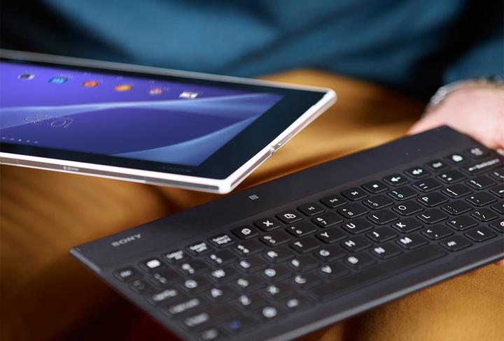 Produktbild Sony BKC50 Bluetooth-Tastatur mit Cover-Stand für Xperia Z2 Tablet (DE)