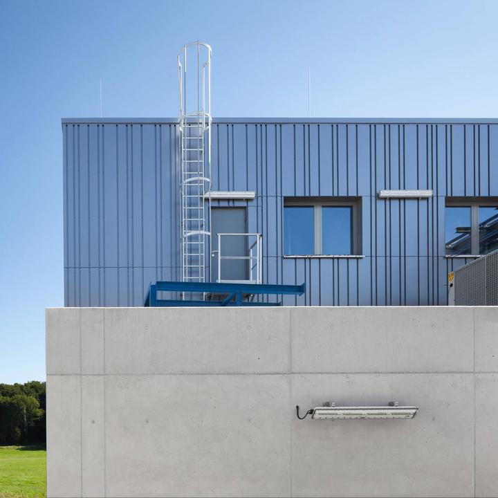 Produktbild Munk Einzügige Steigleiter mit Rückenschutz Stahl verzinkt 8,48m (Mehrzweckleiter, 848 cm)