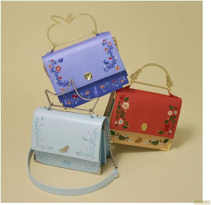Immagine prodotto Loungefly Disney Princess Snow White shoulder bag