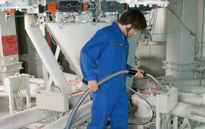 Produktbild Nilfisk Nass-/Trockensauger 1500 W 30 l 10740040 (Nass-Trockensauger)