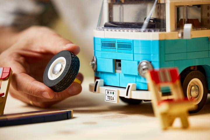 Produktbild LEGO Volkswagen T2 Campingbus (10279, LEGO Creator Expert, LEGO Seltene Sets)