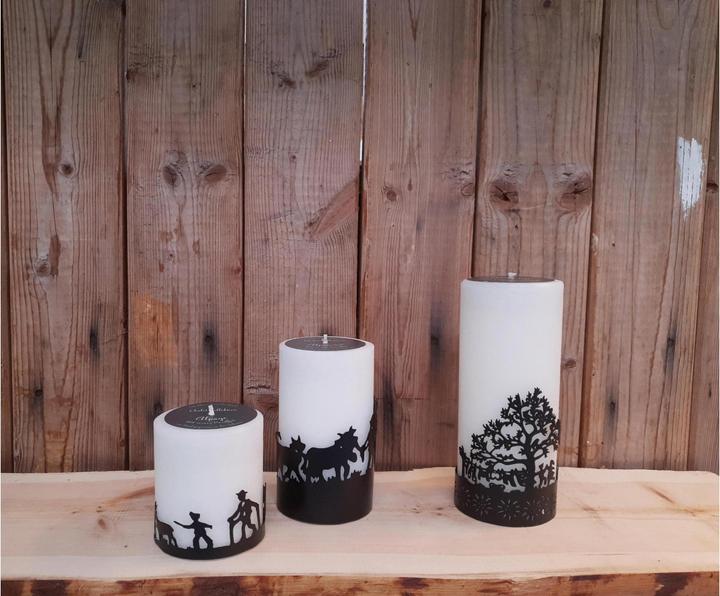 Produktbild Schulthess Kerzen Stumpenkerze Chalet Chic Ø 7 cm Alpaufzug (1 Stk.)