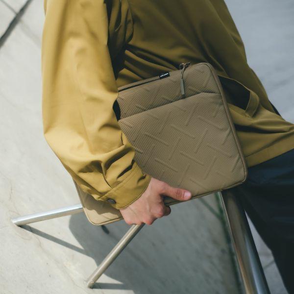 Actual product image Skinarma Bag Juno laptop sleeve 14" navy (14")