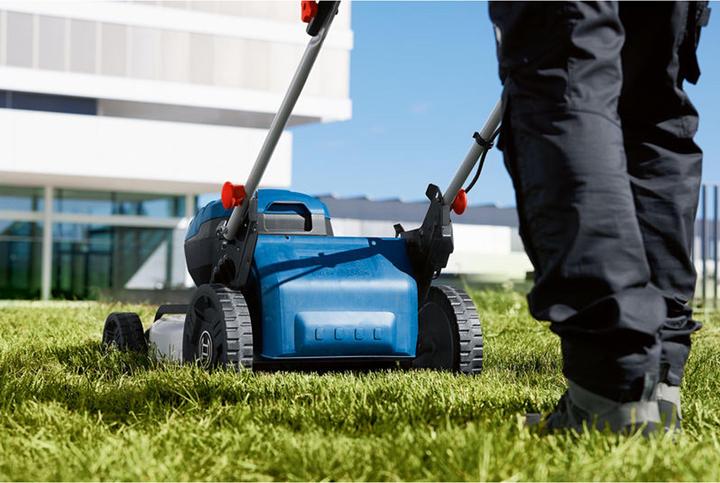 Actual product image Bosch Professional Cordless lawn mower (Rechargeable battery operated)