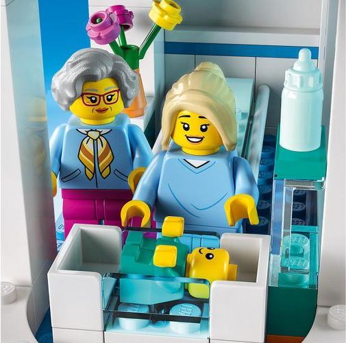 Actual product image LEGO Hospital (60330, LEGO City)