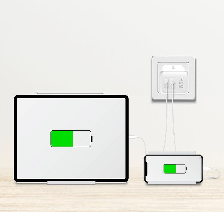 Produktbild LogiLink Dual-USB Steckdosenadapter, 65 W, GaN, 1x USB-C (PD), 1x USB-A (QC), Weiss (65 W, 2 Ports)
