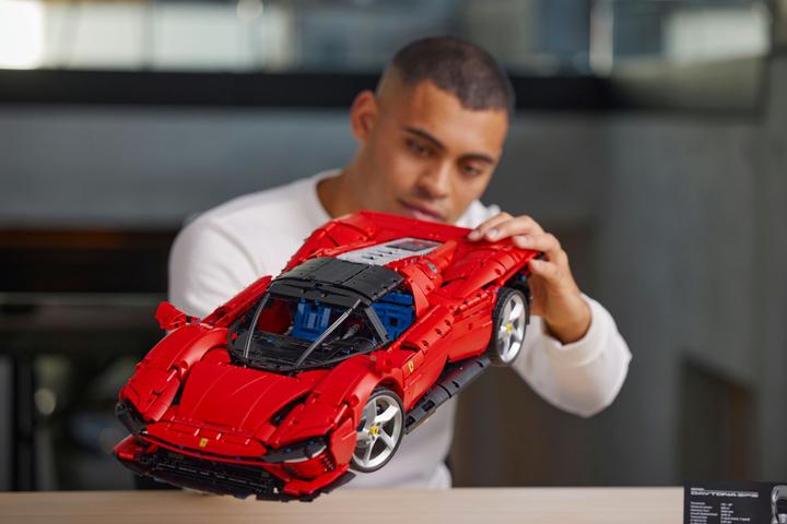 Actual product image LEGO Ferrari Daytona (42143, LEGO Technic)
