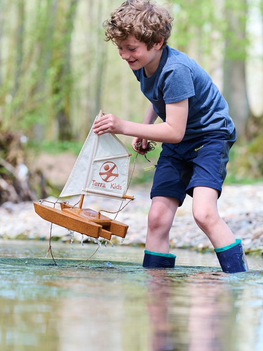 Actual product image Haba Catamaran kit